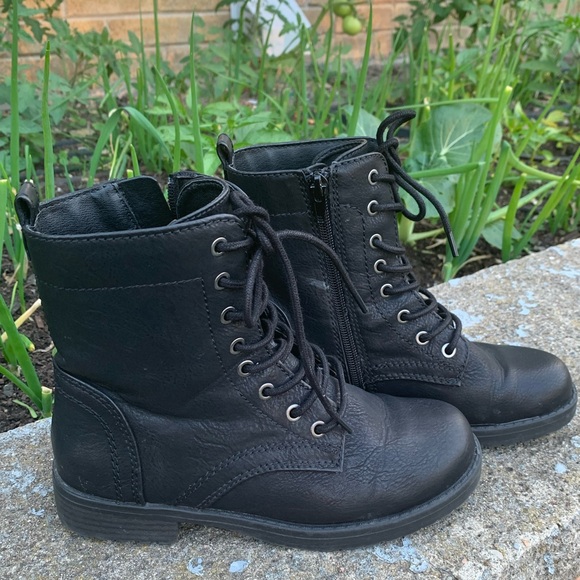 Black boots - Picture 1 of 7